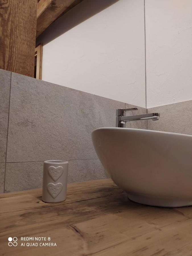 Beb Luca76 Bed & Breakfast Avise Exterior foto