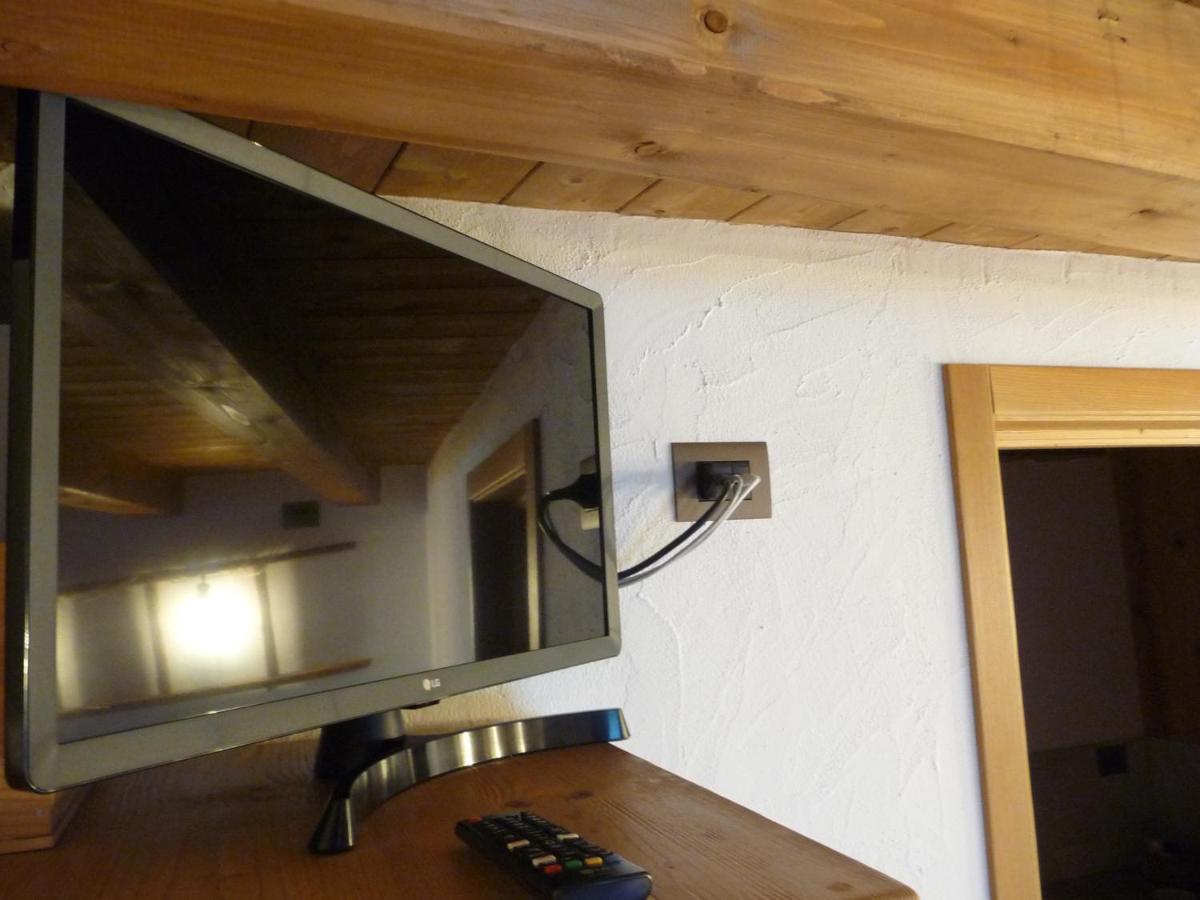 Beb Luca76 Bed & Breakfast Avise Exterior foto